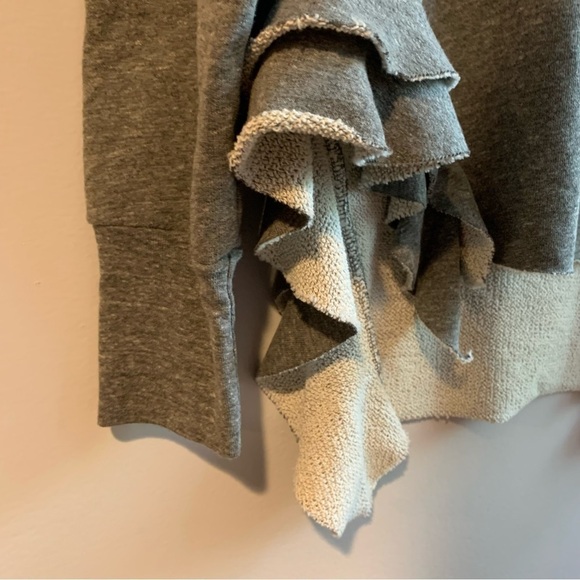 NWT Black Orchid Grey Ruffled Raw Hem Pullover Sweatshirt Size M - Picture 8 of 13
